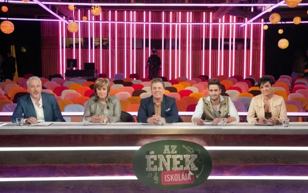 Egy nap múlva nyit Az ének iskolája