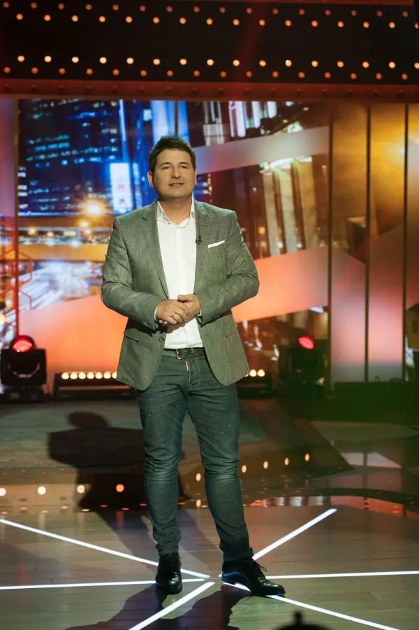 Vasárnap jön a Showtime Hajdú Péterrel