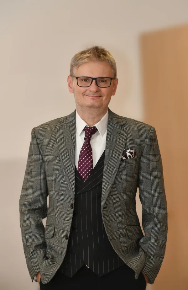 A szemfényvesztő műsorvezetőjeként Jáksó László csatlakozik a TV2 csapatához