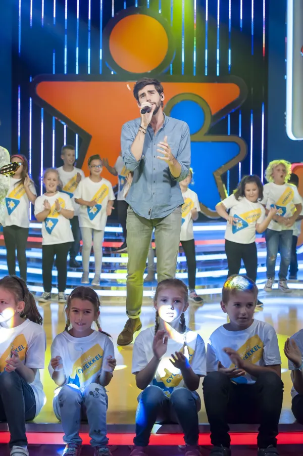 Világsztár a Vigyázat, gyerekkel vagyok!-ban